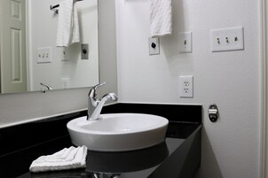 Ducha y bañera combinadas y toallas