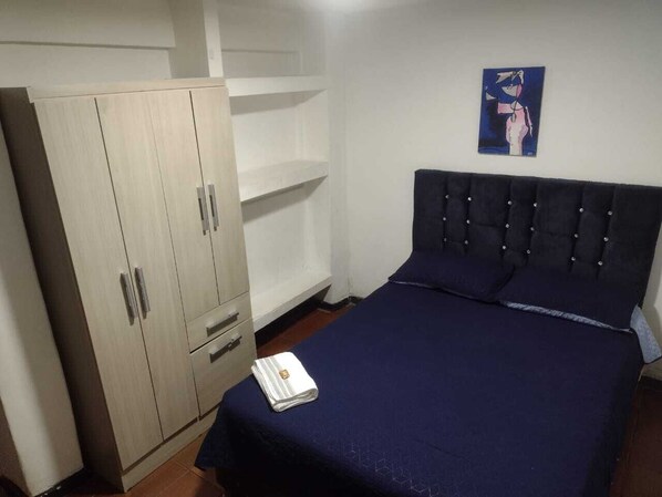 2 bedrooms, iron/ironing board, WiFi, bed sheets - apartment near corferias terminal military club US embassy (Bogotá)
