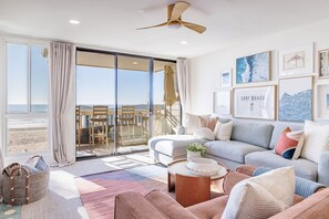 Smart TV, fireplace, DVD player, table football