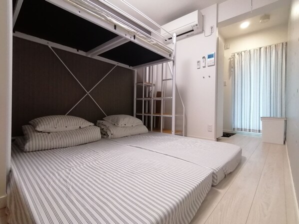 カメイドハウス (1) | 1 室のベッドルーム、遮光カーテン、防音設備、WiFi (無料)