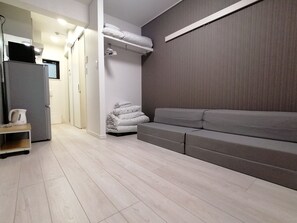 カメイドハウス (2) | 1 室のベッドルーム、遮光カーテン、防音設備、WiFi (無料)