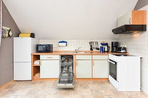Kühlschrank, Mikrowelle, Ofen, Geschirrspüler
