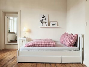 4 bedrooms, free WiFi, bed sheets