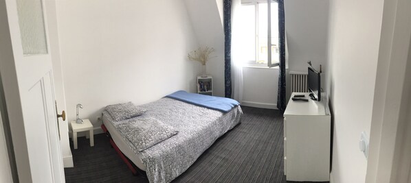 1 chambre, fer et planche à repasser, Wi-Fi gratuit, draps fournis