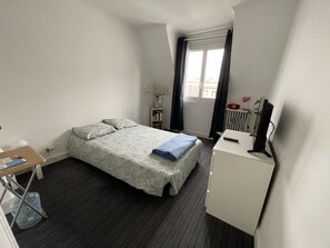 1 chambre, fer et planche à repasser, Wi-Fi gratuit, draps fournis
