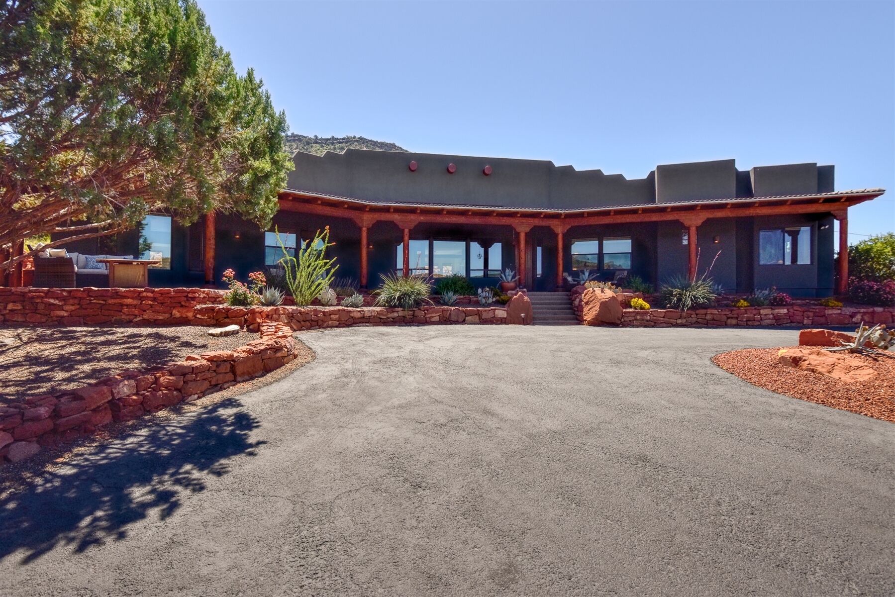 Quintessential Sedona Beauty! Panoramic Red Rock Views, Hot Tub, Luxury Abounds!