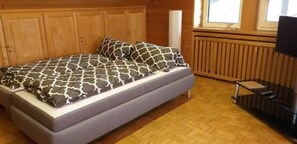 1 bedroom, iron/ironing board, travel cot, WiFi