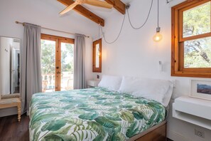 5 bedrooms, in-room safe, desk, iron/ironing board