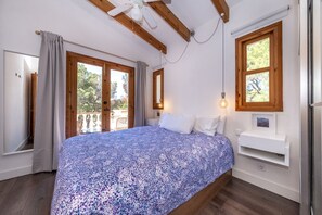 5 Schlafzimmer, Zimmersafe, Schreibtisch, Bügeleisen/Bügelbrett