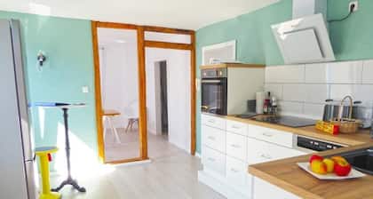 Komplett ausgestattete Ferienwohnung mit Dachterrasse