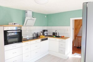 Fridge, oven, stovetop, dishwasher
