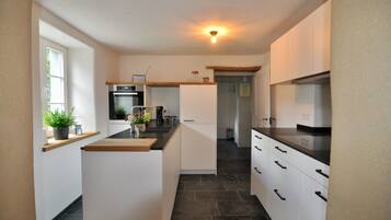 Kühlschrank, Ofen, Herdplatte, Geschirrspüler