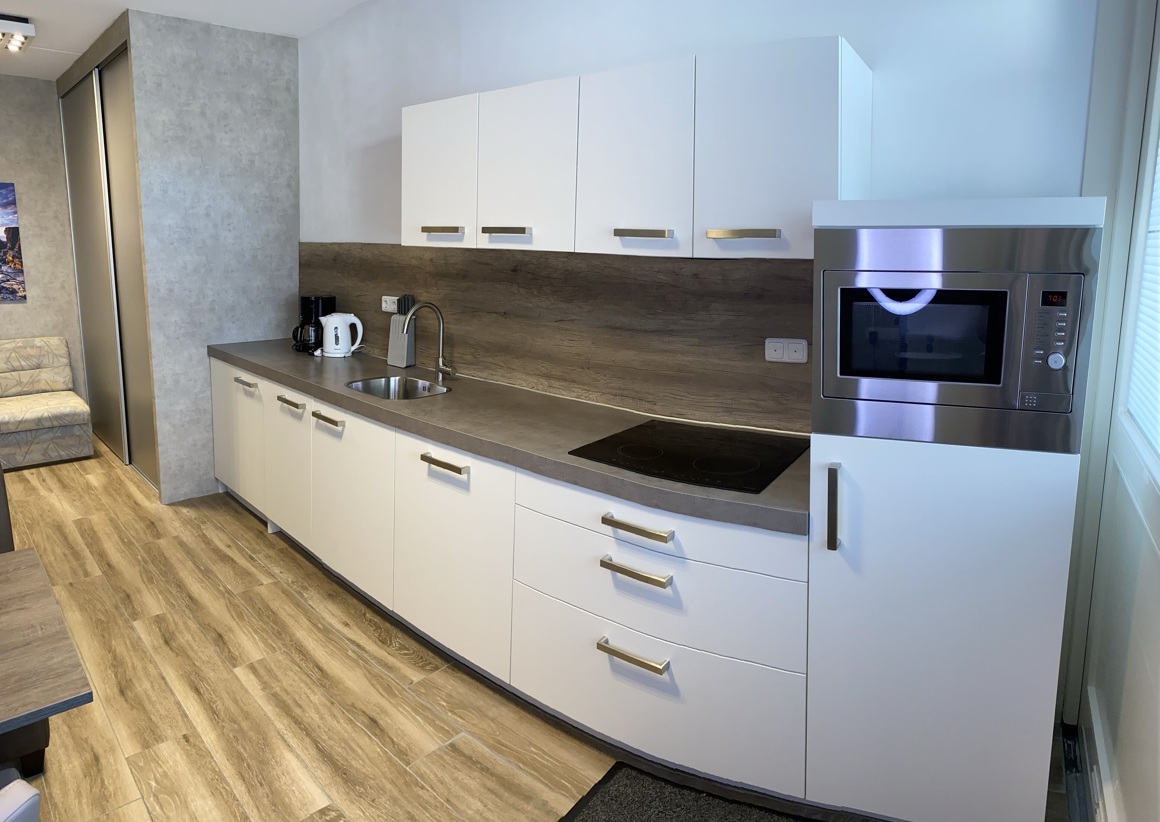 Kühlschrank, Mikrowelle, Ofen, Geschirrspüler