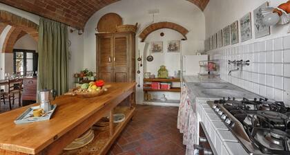 Tuscan house for groups,families,Authentic,Nature, Peace,Pool,Exclusive, Privacy