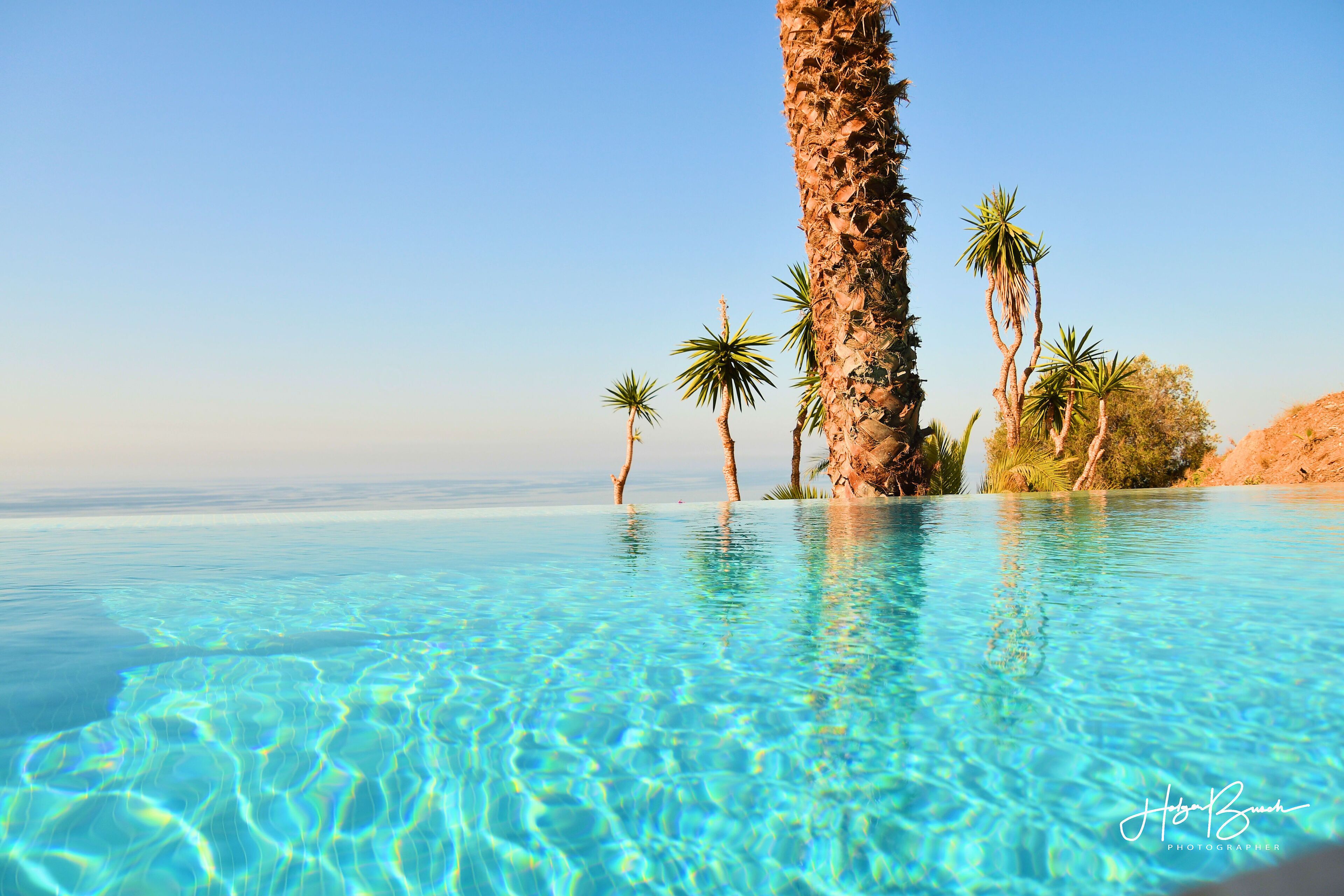 Utomhuspool och uppvärmd pool