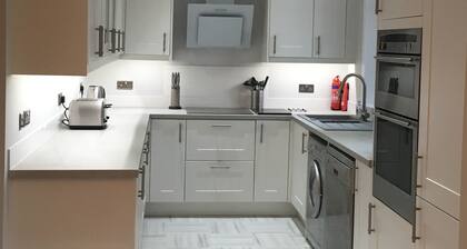 Newly renovated apartment close to Royal Troon Golf Club and Troon town centre