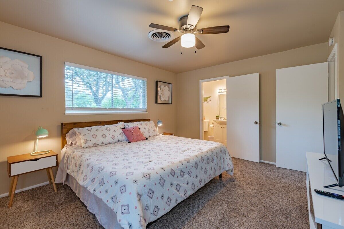3 bedrooms, iron/ironing board, travel cot, free WiFi