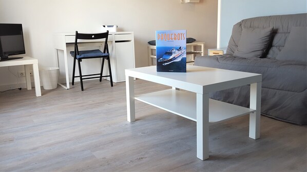 TV - Monsieur Hulot's Studio 100 m from the beach (Saint-Nazaire)