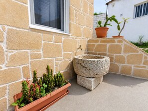 Property grounds - Jacob's  cottage Ideal Base for  Balos & Elafonisi (Kallergiana)