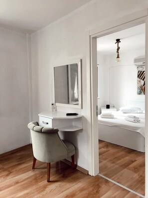 1 habitación, minibar con artículos gratuitos y escritorio 