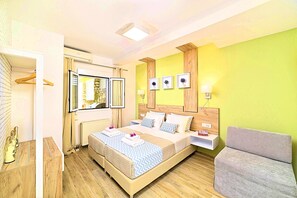 5 bedrooms, in-room safe, desk, iron/ironing board