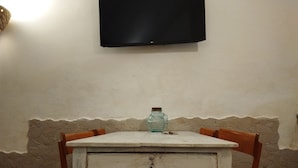A table with a drawer, a glass jar, and a key on it. - Tourist Location Joy's Home (Bari)