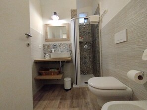 Shower, hair dryer, bidet, towels - Tourist Location Joy's Home (Bari)