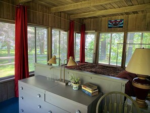14 bedrooms, travel cot, Internet, bed sheets