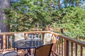 Outdoor dining - Pondside at Holiday Shores (Old Forge)