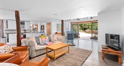 Beautifully situated comfortable cottage and pottery, a perfect holiday base