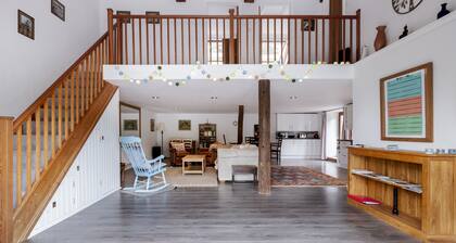 Beautifully situated comfortable cottage and pottery, a perfect holiday base