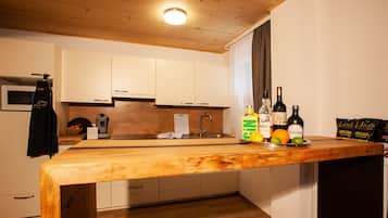 Kühlschrank, Mikrowelle, Geschirrspüler