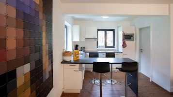 Kühlschrank, Mikrowelle, Ofen, Geschirrspüler