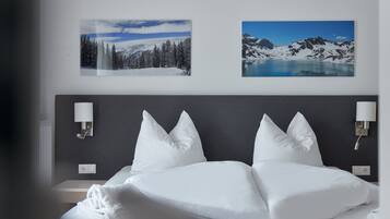 3 bedrooms, in-room safe, iron/ironing board, free WiFi