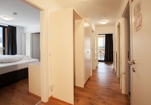 2 chambres, coffres-forts dans les chambres, fer et planche Ă repasser