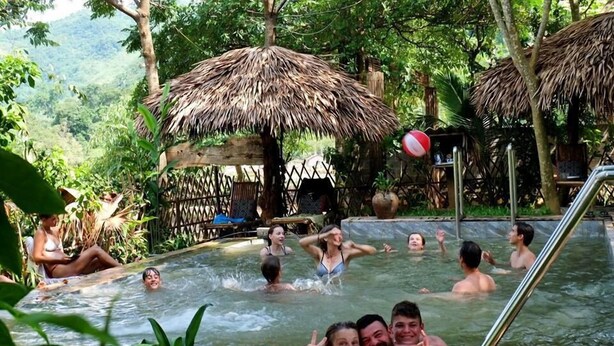 Outdoor pool - Fullzoom Mai Chau Farmstay - Hostel (Mai Ha)