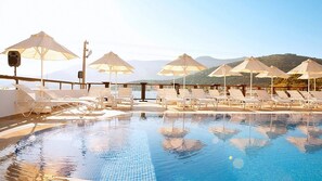 Seasonal outdoor pool, open 9:00 AM to 6:00 PM, pool umbrellas - Mi Casa Beach Hotel (Bodrum)