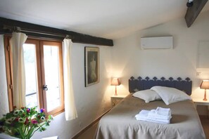 1 bedroom - Typical small Mazet in Provence (Spéracèdes)