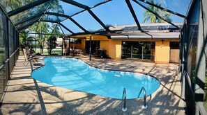 Piscina all'aperto, una piscina riscaldata