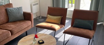 Compact, trendy furnished, vacation bungalow. Enclosed garden. Pets welcome!