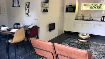 Geladeira, micro-ondas, fogão, cooktop