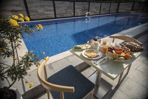 Buffet déjeuner servi tous les jours en supplément