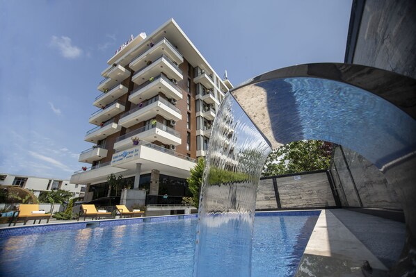 Seasonal outdoor pool