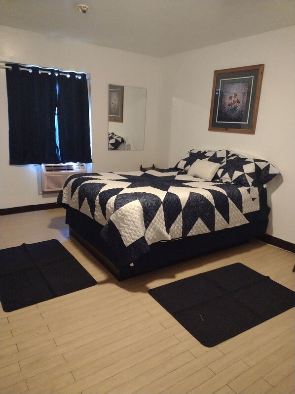 Standard Room, 1 Katil Ratu (Queen)