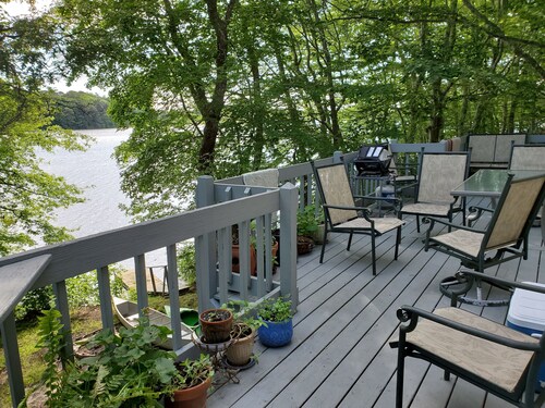 Beautiful Cape Cod Lakefront Retreat with Dock