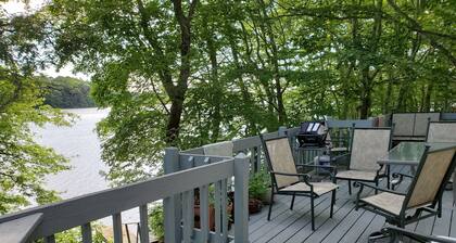 Beautiful Cape Cod Lakefront Retreat with Dock