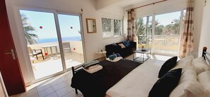 3 bedrooms, in-room safe, iron/ironing board, free WiFi