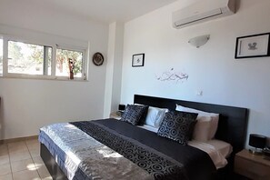 3 bedrooms, in-room safe, iron/ironing board, free WiFi