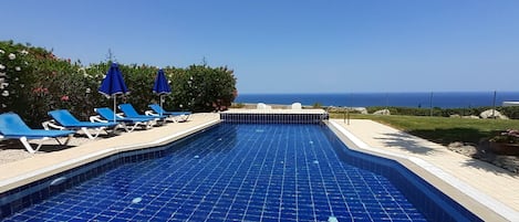 Outdoor pool, pool loungers