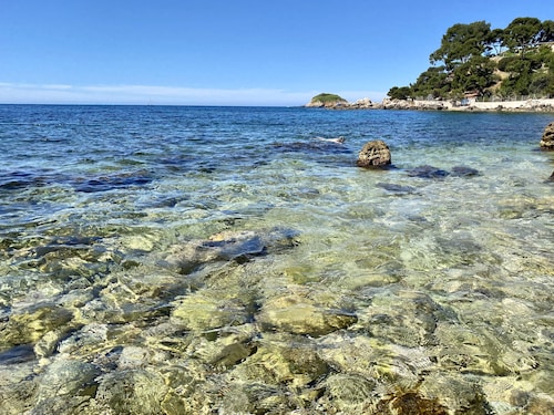 Unicorn Villa 110m2 sea view 150m from the shore w HEATED SWIMMING POOL Bandol
